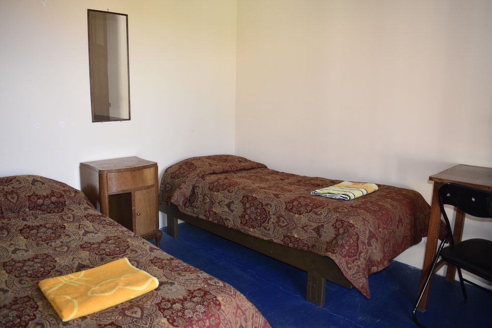 Standard Twin Room, 2 Twin Beds, Shared Bathroom photo 2