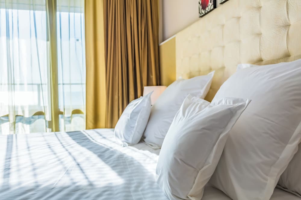 Deluxe Room, Sea View (2 Adults + 1 Child) thumbnail 6