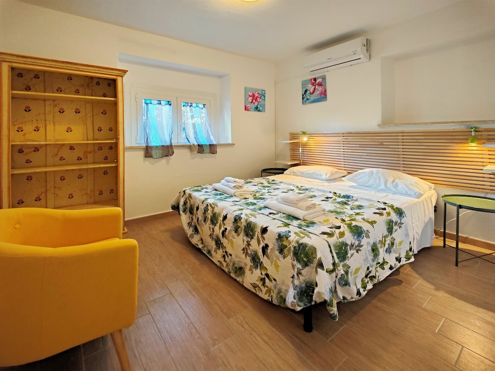 Comfort Apartment, 2 Bedrooms, Patio, Ground Floor photo 3