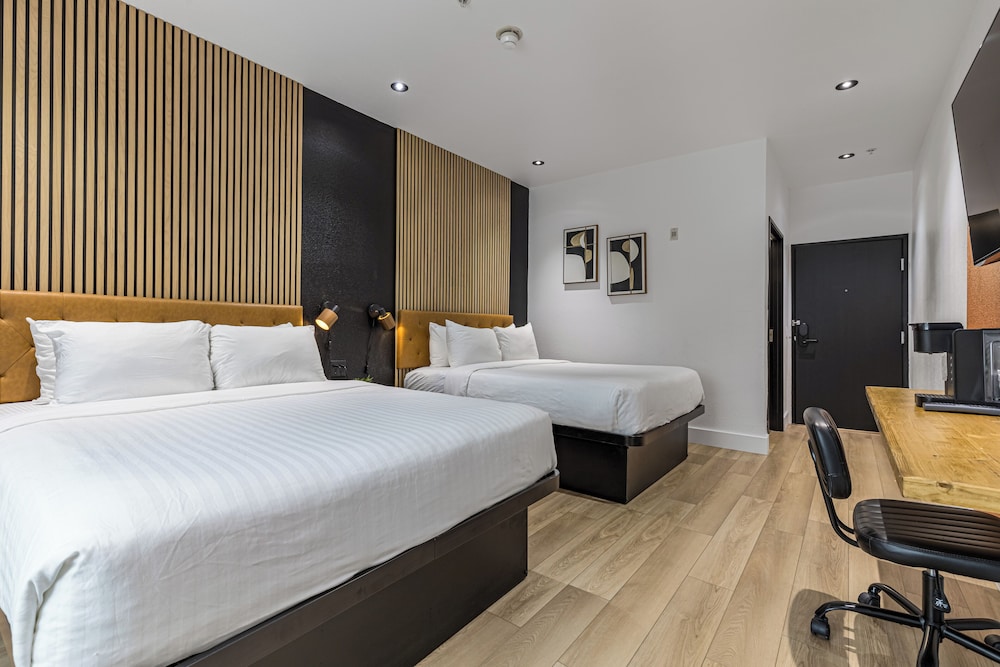 Deluxe Double Room - Photo 9