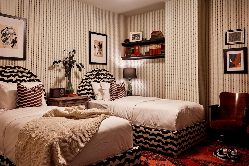 Deluxe Suite, 2 Bedrooms, 2 Bathrooms (The Alice, Floor 2)