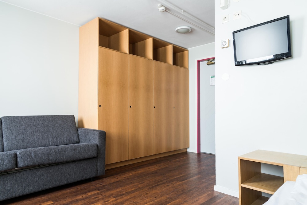 Basic Quadruple Room photo 2