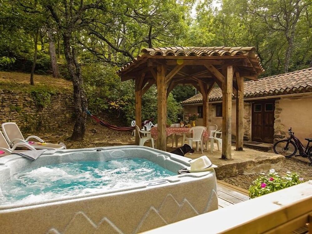 Traditional Cottage, 1 Queen Bed, Hot Tub