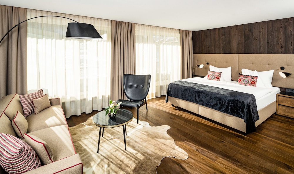 Junior Suite (Deluxe) photo 1