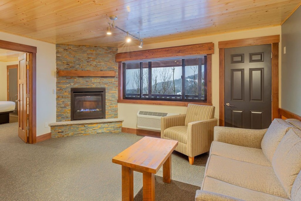 Standard Condo, 2 Bedrooms, Fireplace, Mountain View