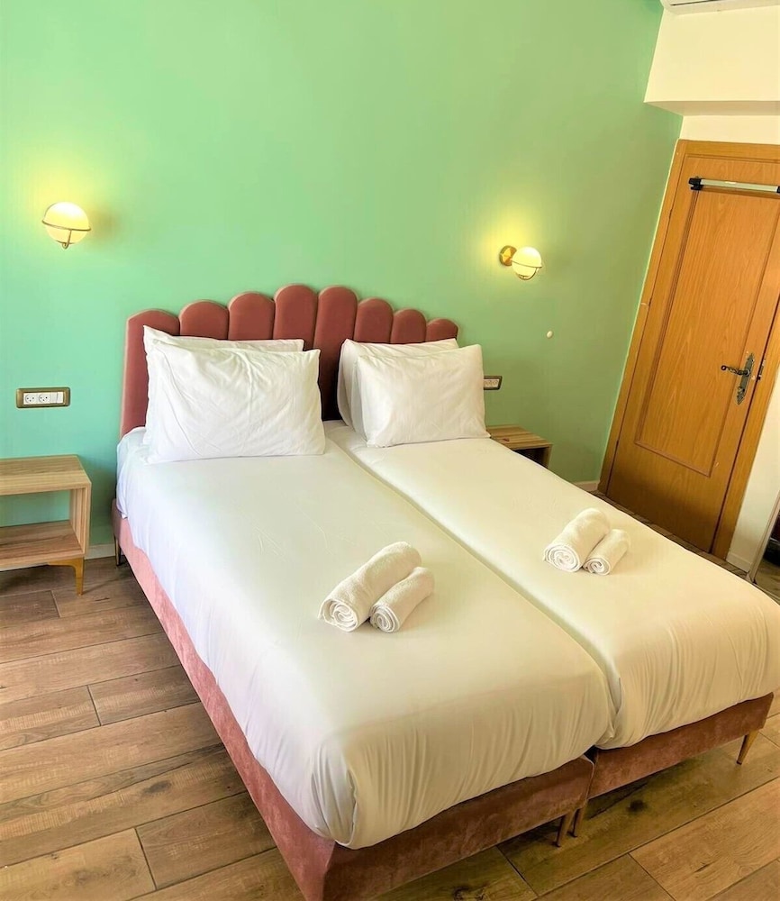 Deluxe Double Room, 1 Queen Bed photo 3