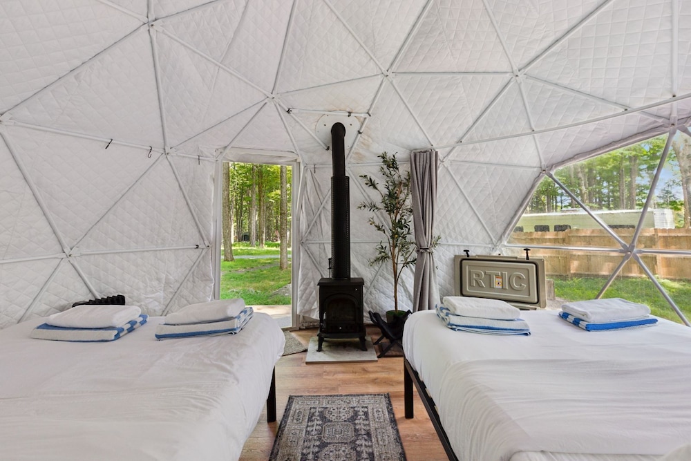Premium Tent, 2 Double Beds, Hot Tub photo 2
