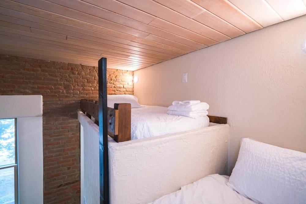 House (5 Bedrooms)