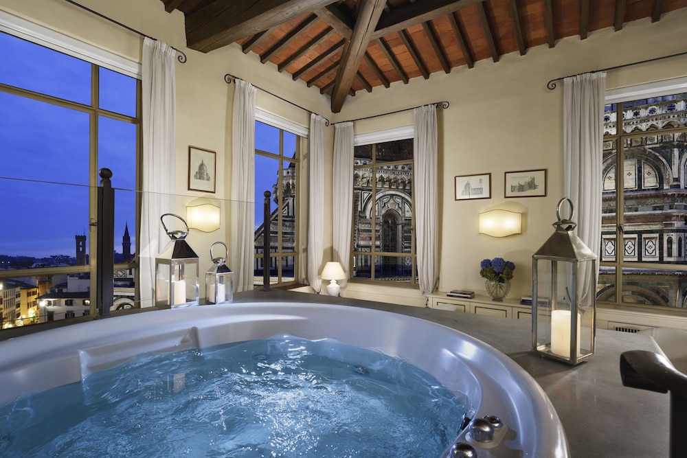 Deluxe Suite, City View (Altana) photo 1