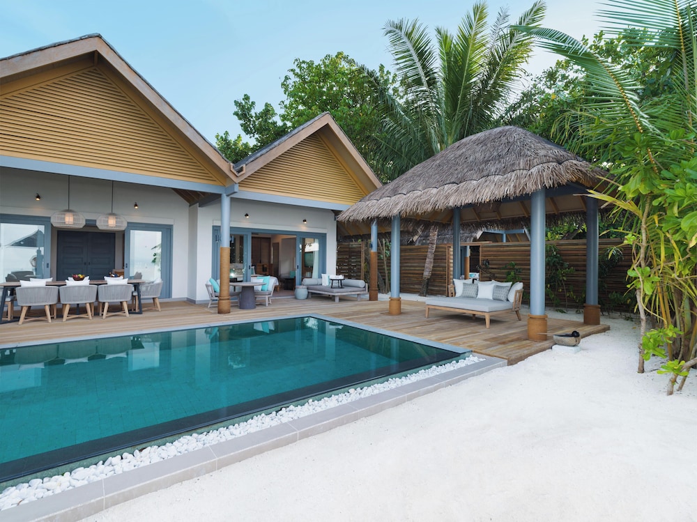 Three Bedroom Beach Pool Residence