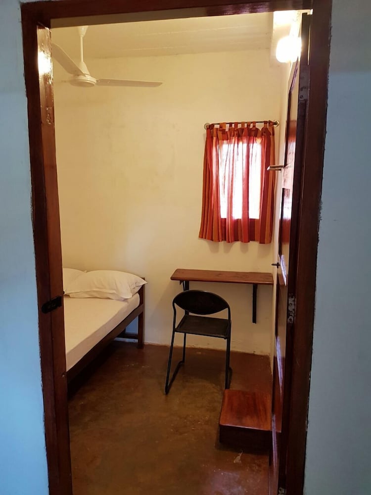 Basic Room (Non AC) photo 2