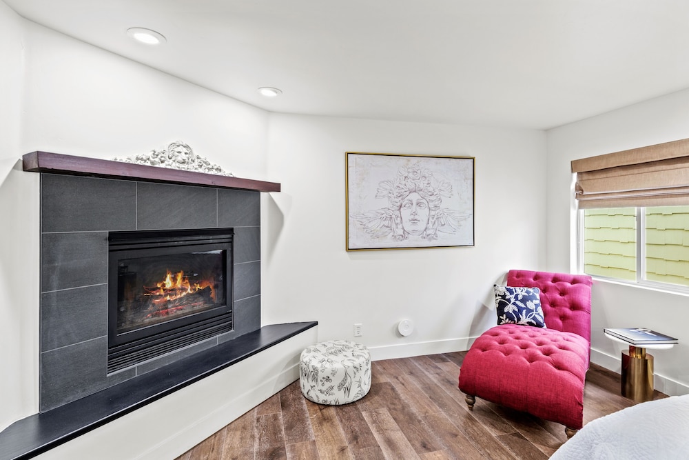Deluxe Double Room, Fireplace photo 2