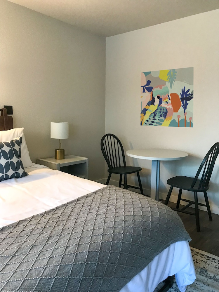 Comfort Studio Suite, 1 King Bed with Sofa bed photo 2