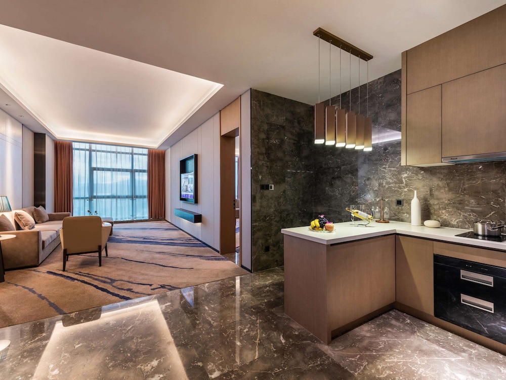 Deluxe Suite, 1 King Bed