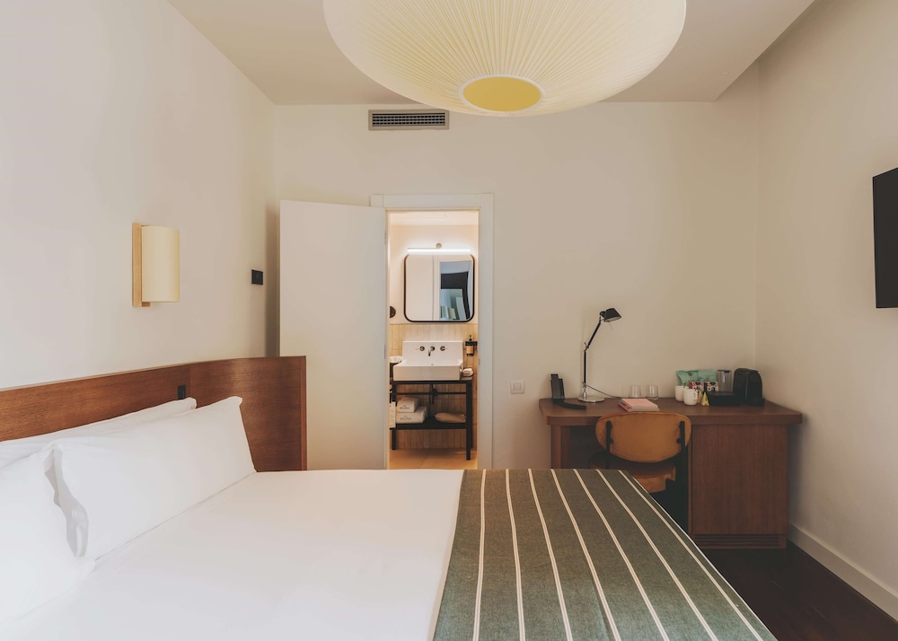 Family Room, Connecting Rooms, City View (for 3)