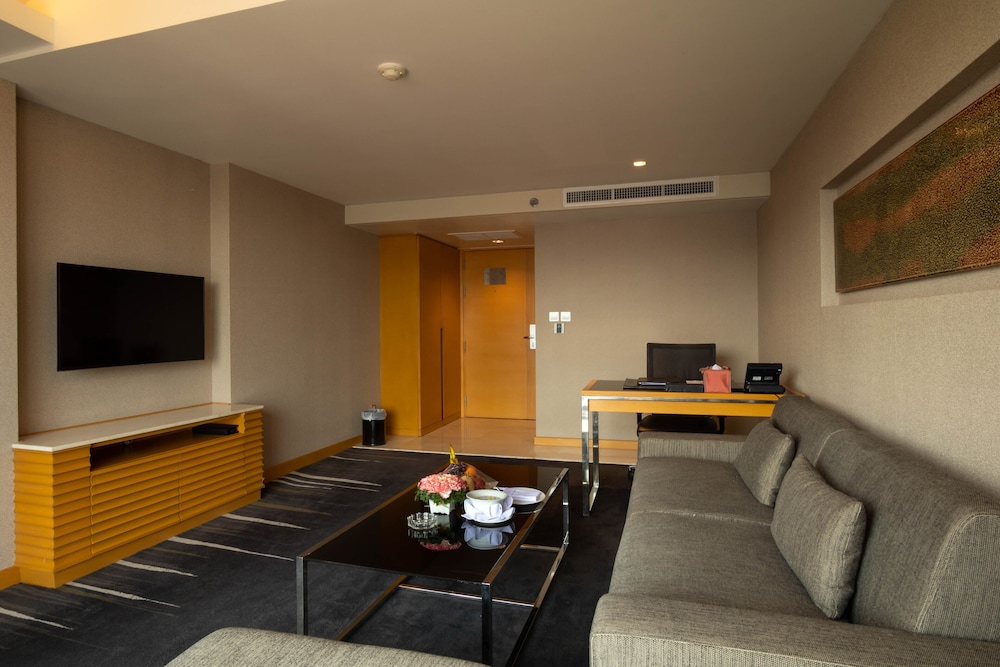 Plaza Suite