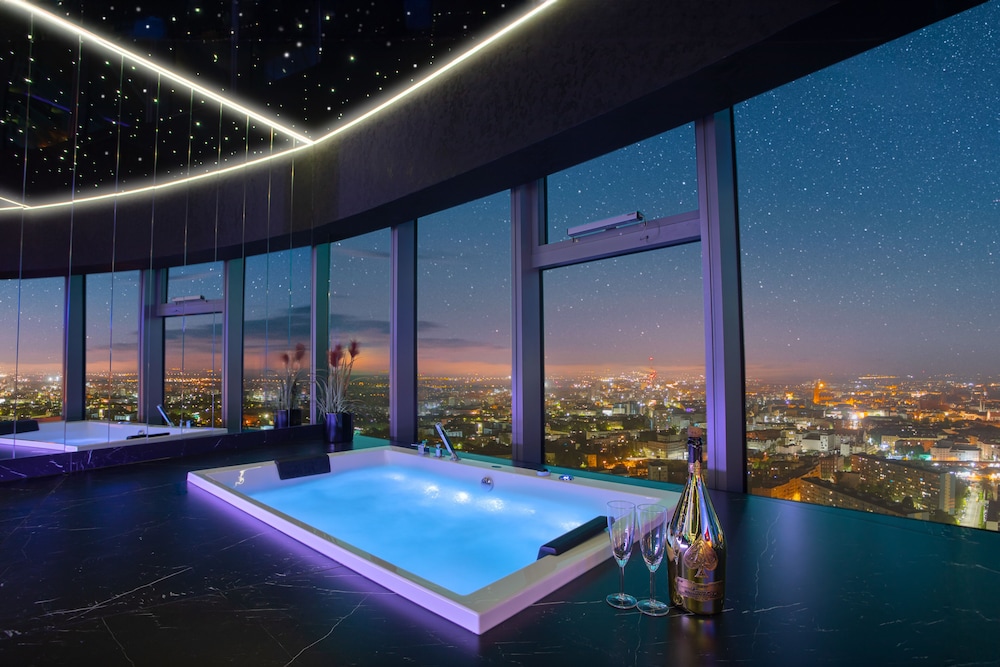 Suite Apartment with hot tub and sauna photo 2