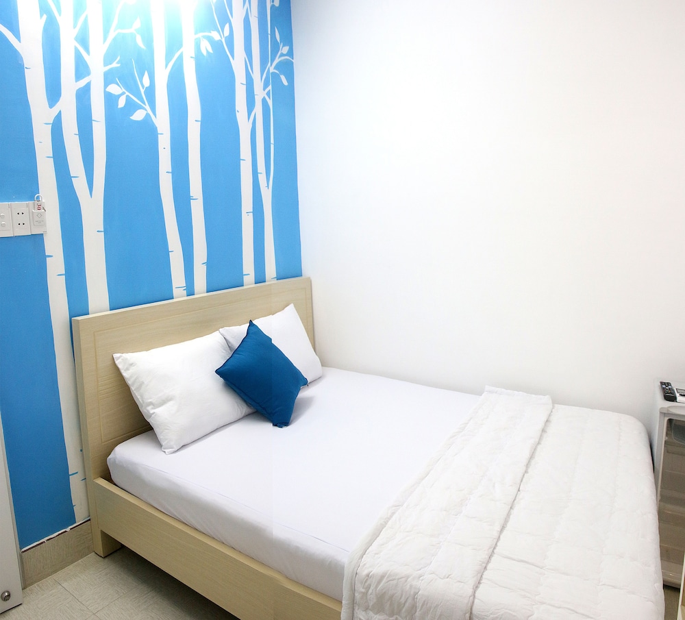 Standard Room, 1 Queen Bed photo 2