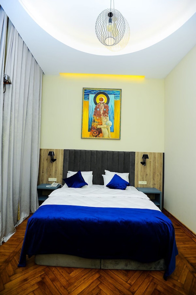 Comfort Triple Room, City View