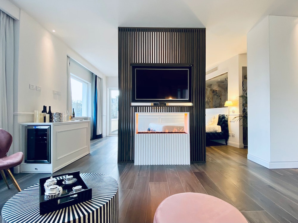 Panoramic Studio Suite, City View photo 2