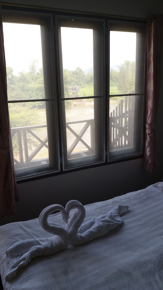 Standard Triple Bed River View photo 2