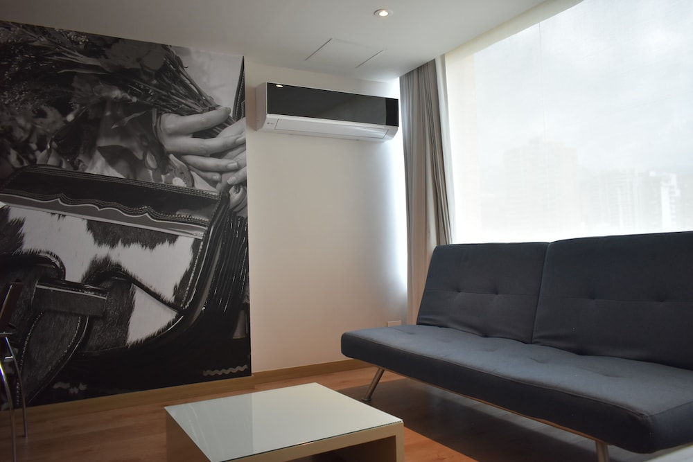 Suite, 1 Queen Bed - Photo 20