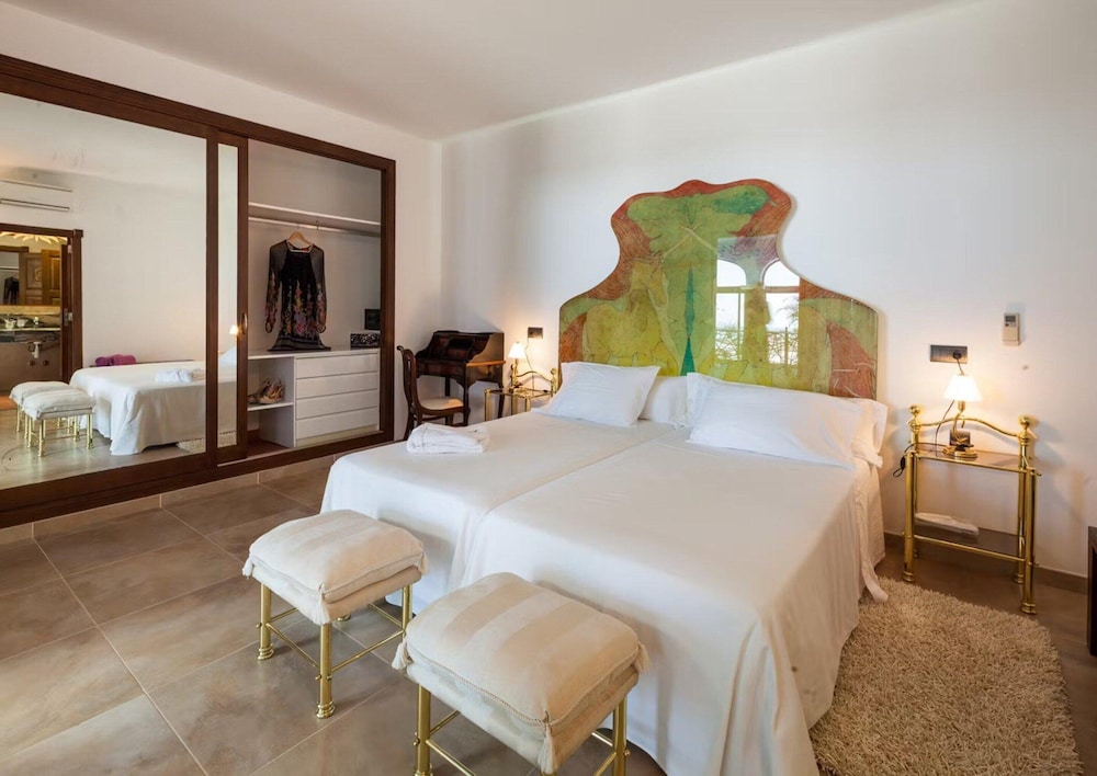 Villa photo 2