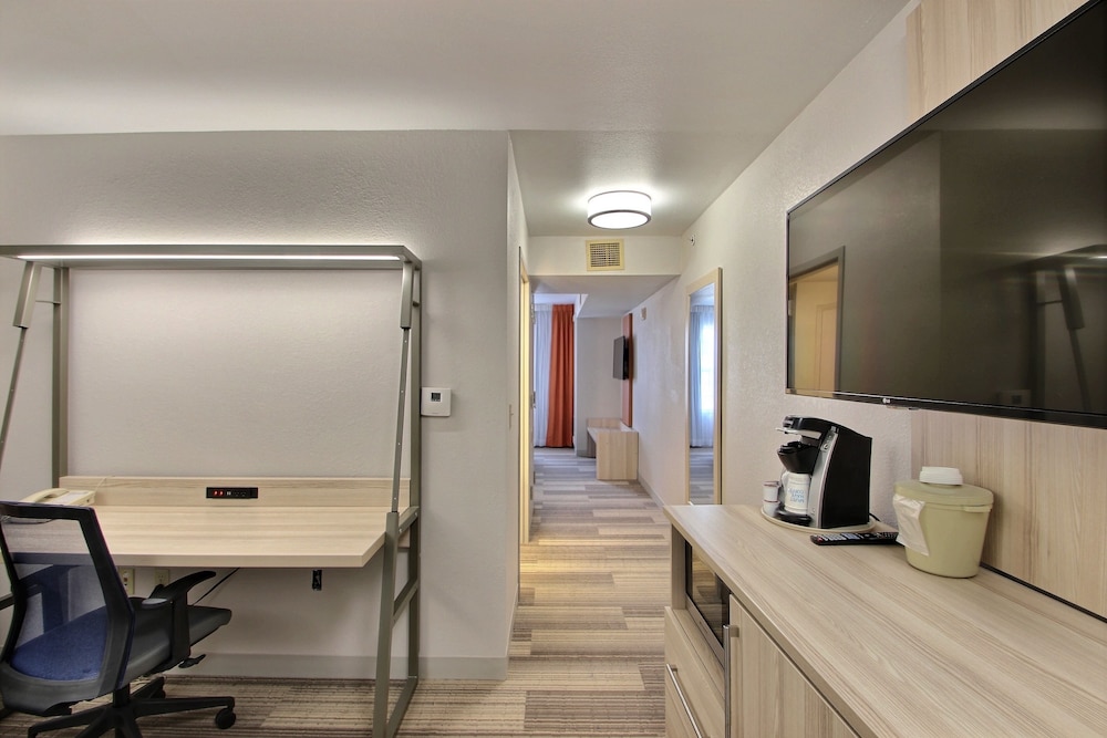 Suite, 1 King Bed (Additional Living Area) - Photo 12