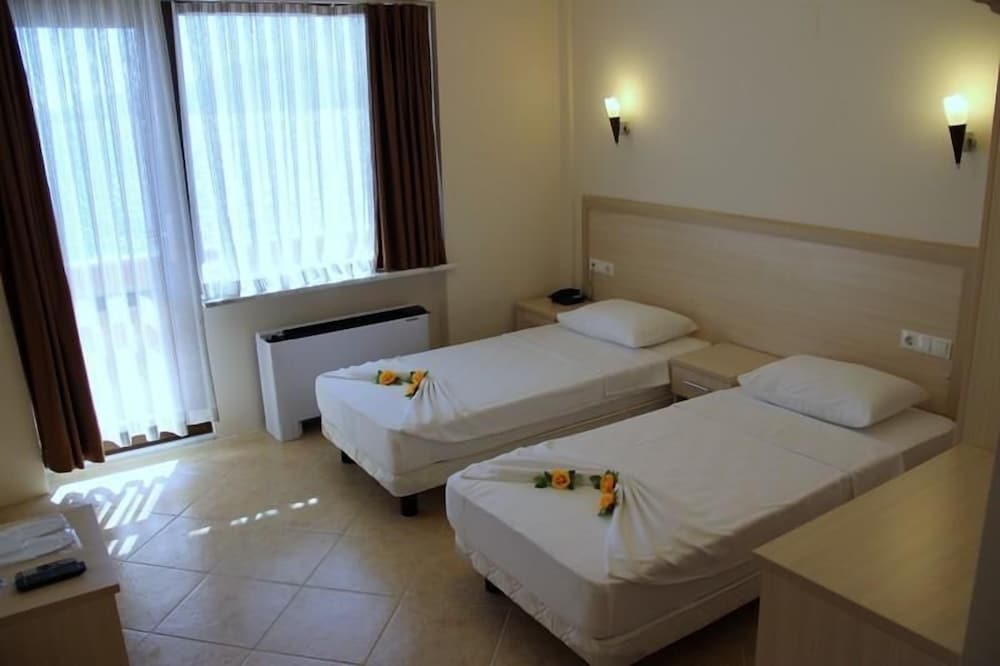Superior Double or Twin Room, Lake View photo 3