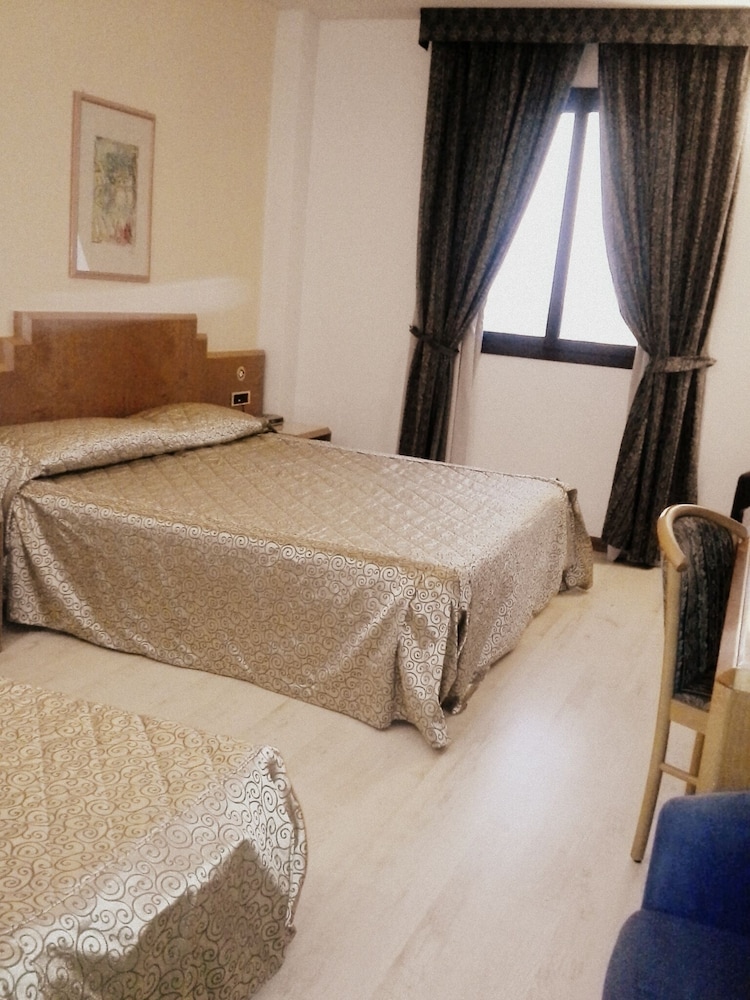 Standard Triple Room photo 1