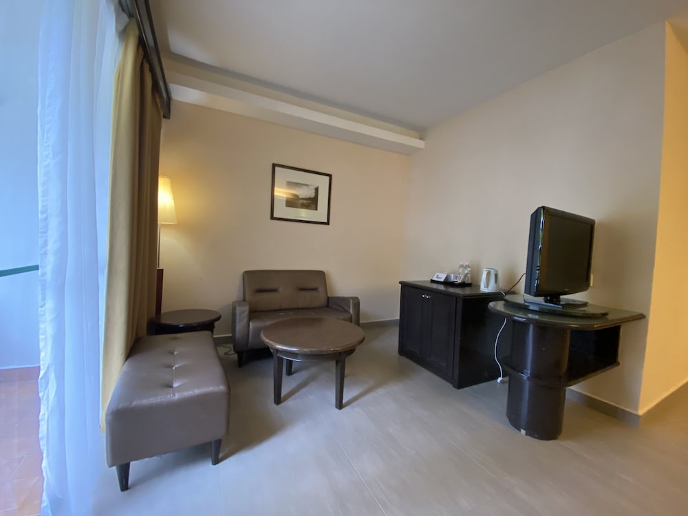 Executive Room, 2 Queen Beds (Deluxe) photo 2