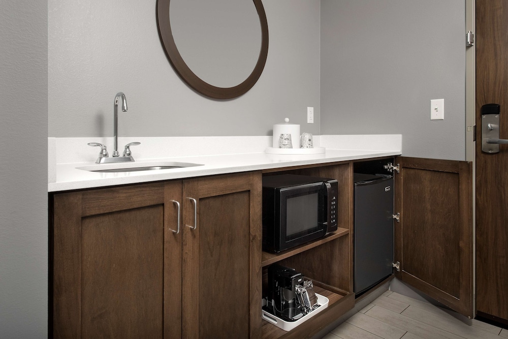 Suite, 2 Queen Beds, Accessible - Photo 5