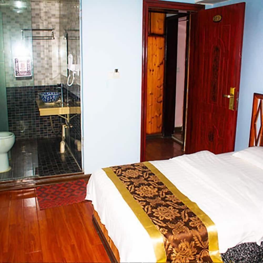 Economy Twin Room photo 2