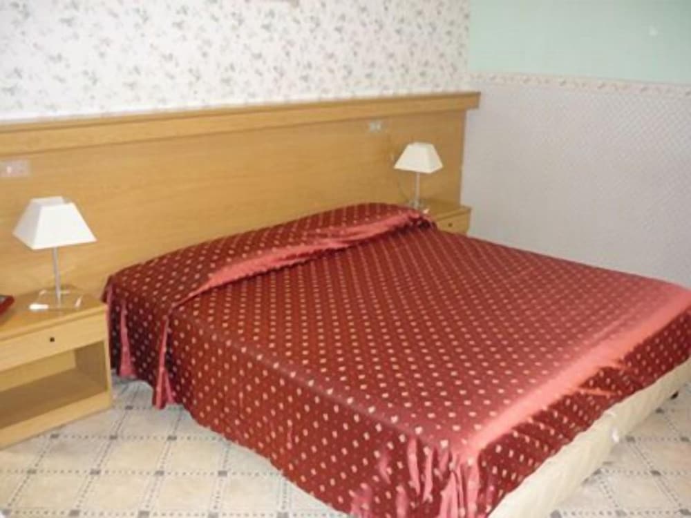 Classic Double or Twin Room - Photo 6