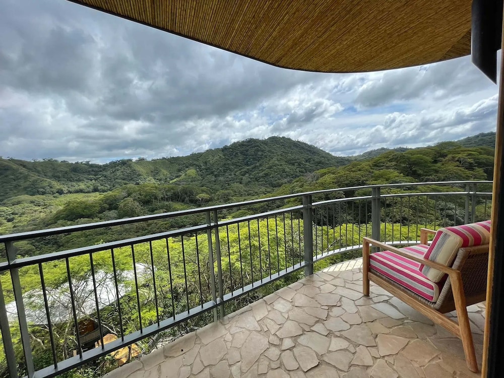 Treetop Suite with Pool view photo 3