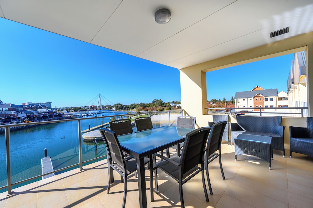 Superior Apartment, 1 Bedroom, Marina View - Photo 5