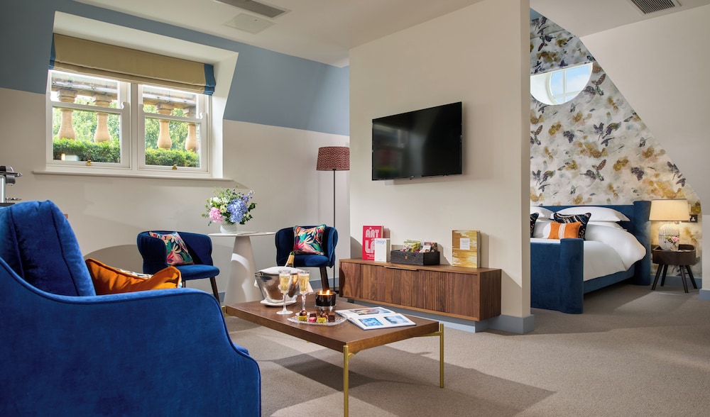 Signature Suite