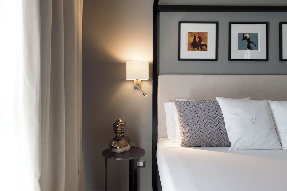Deluxe Room - Photo 5