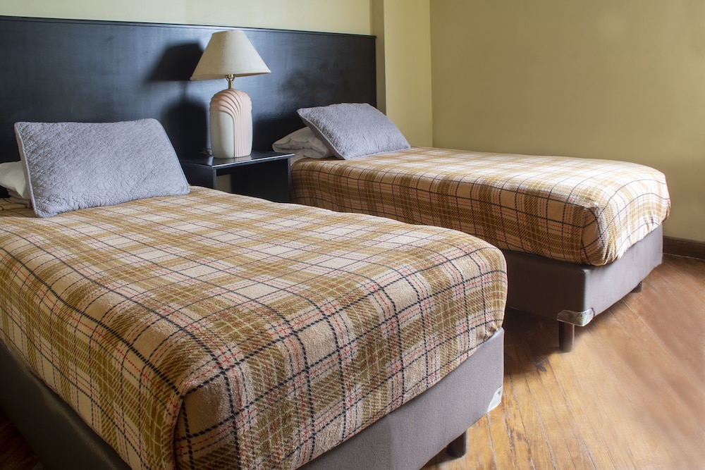 Standard Room, 2 Twin Beds photo 3