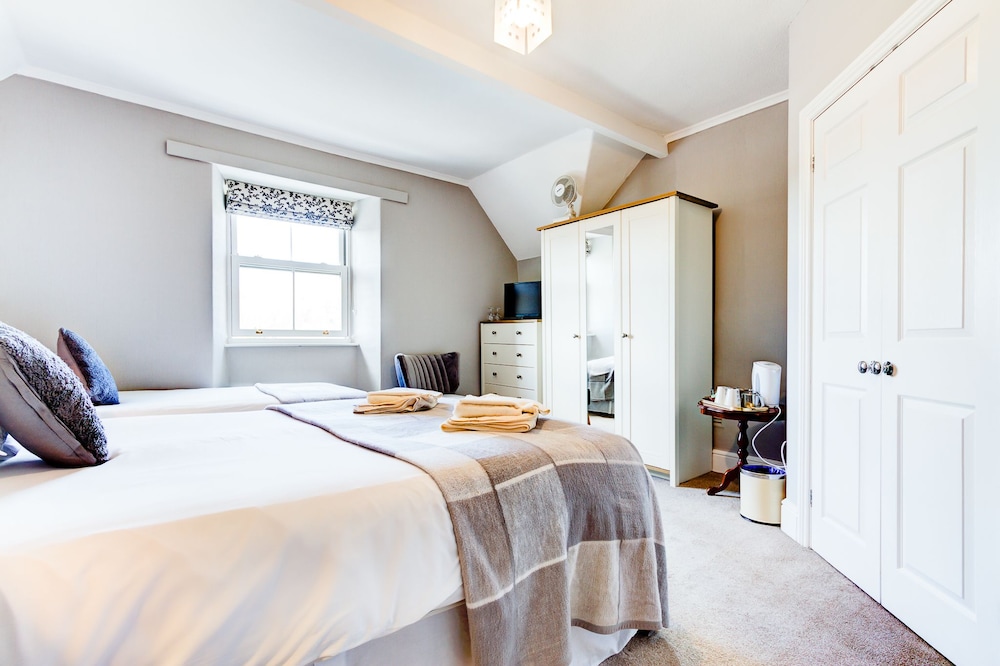 Family Triple Room, Ensuite photo 3