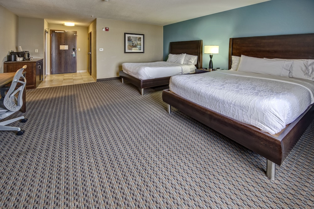 Room, 2 Queen Beds, Accessible (Roll-In Shower) - Photo 1