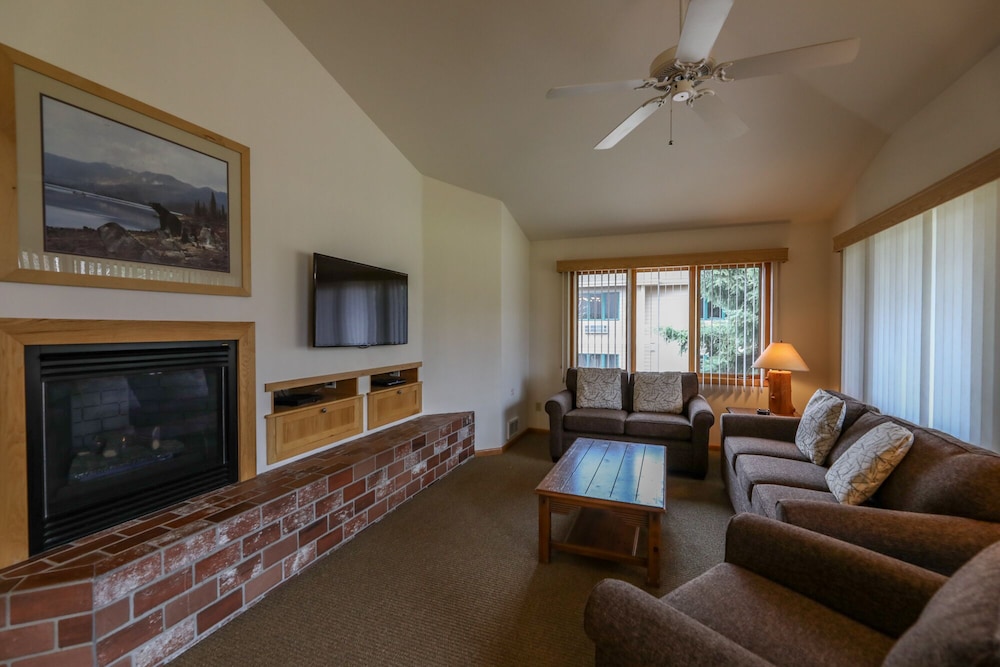 Deluxe Condo, 1 King Bed with Sofa bed