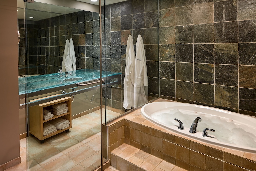 Signature Suite (Luxury) - Photo 5
