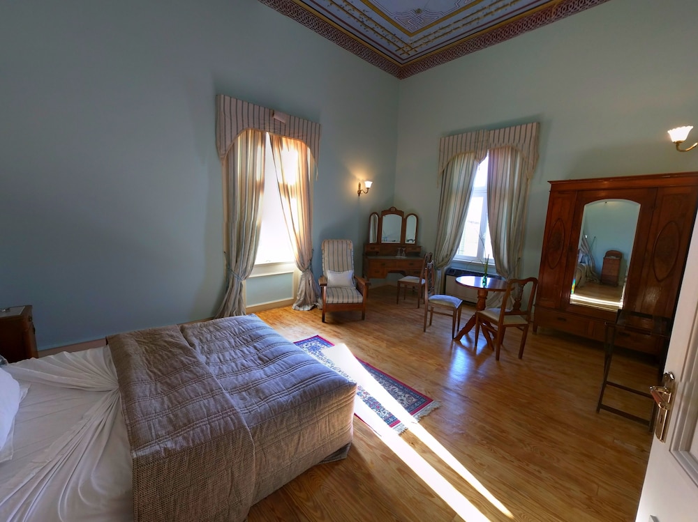 Mansion Superior Suite with Spa Bath and Pool View photo 2