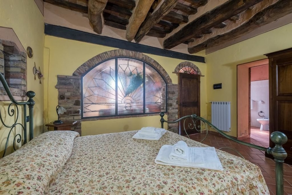 Classic Apartment, 1 Queen Bed, Kitchen, Courtyard Area photo 1