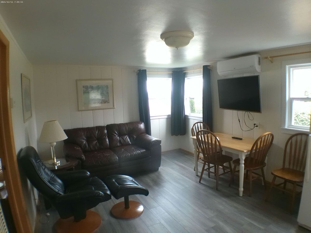 Cottage #5, 2 bedrooms, Full kitchen photo 3