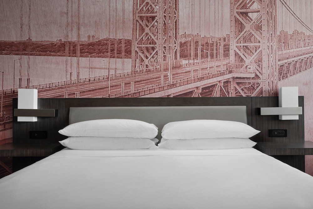 Club Room, 1 King Bed - Photo 6