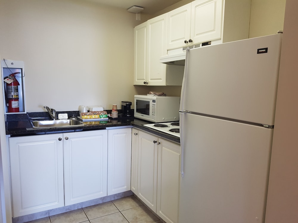 Room, Non Smoking, Kitchenette - Photo 4