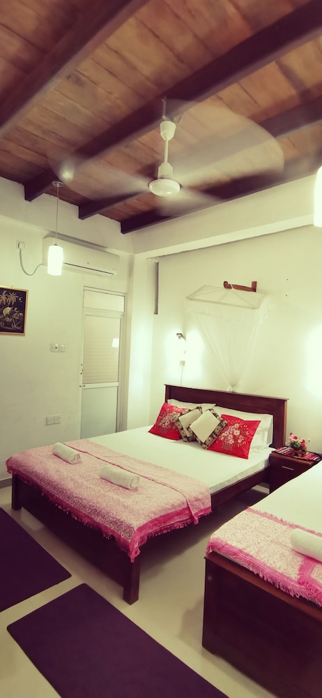 Economy Triple Room, Ensuite photo 3