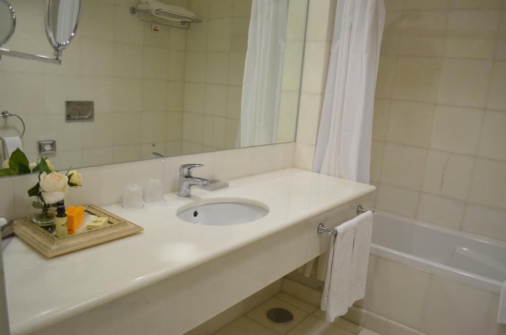 Superior Double Room, Balcony thumbnail 5